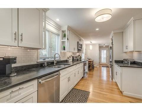 8 Taft St, Marblehead, MA 01945 photo 11