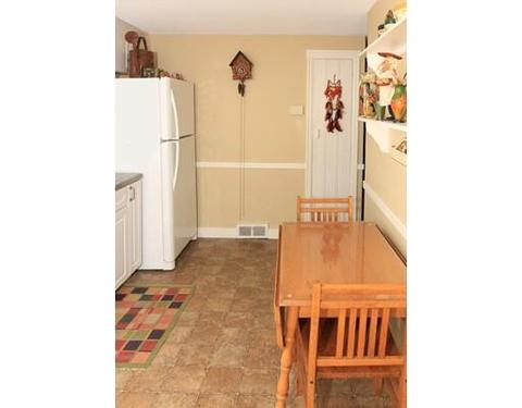 21 Amanda St, Springfield, MA 01118 photo 5