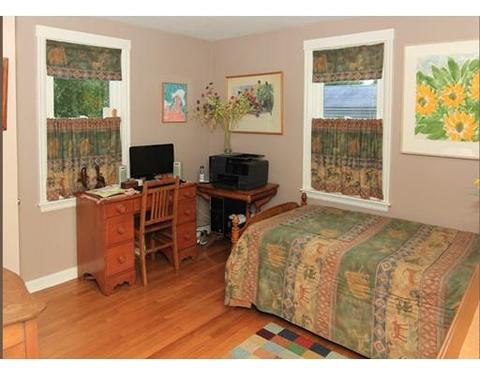 21 Amanda St, Springfield, MA 01118 photo 8