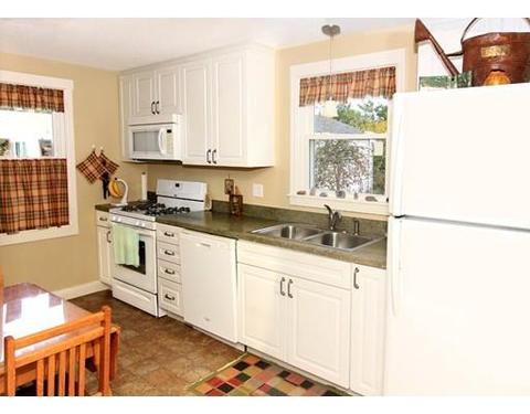 21 Amanda St, Springfield, MA 01118 photo 4