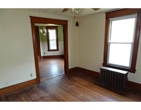 24 Benham St, Springfield, MA 01108 photo 4