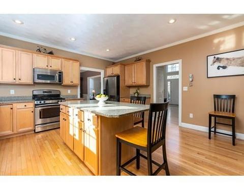 7 Forest St, Georgetown, MA 01833 photo 6