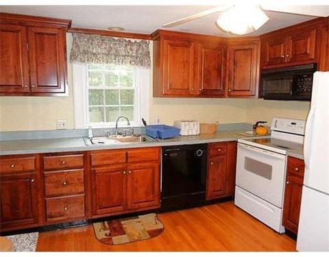 31 Tennyson Rd, Reading, MA 01867 photo 2