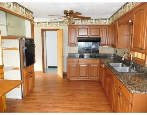 75 Malden St, Springfield, MA 01108 photo 9