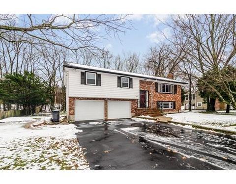 18 Flintlock Ln, Dedham, MA 02026 photo 2