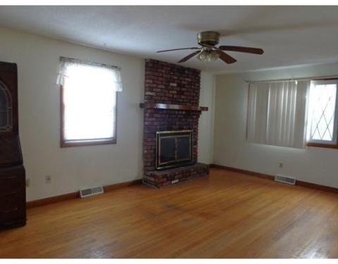 164 Joy St, Chicopee, MA 01013 photo 3