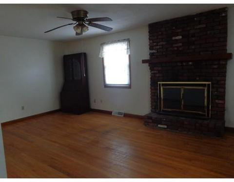 164 Joy St, Chicopee, MA 01013 photo 4