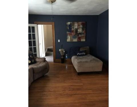 11 Cherrelyn St, Springfield, MA 01104 photo 3