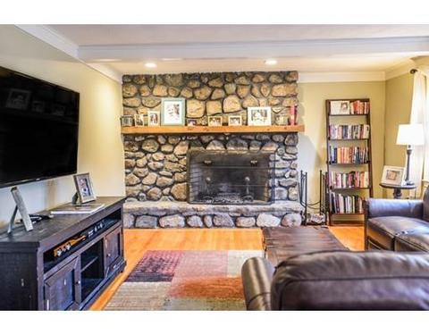 23 Everett St, Franklin, MA 02038 photo 3