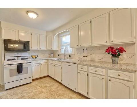 88 Loomis Dr, Chicopee, MA 01020 photo 3