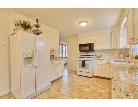 88 Loomis Dr, Chicopee, MA 01020 photo 4