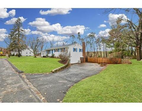 88 Loomis Dr, Chicopee, MA 01020 photo 2
