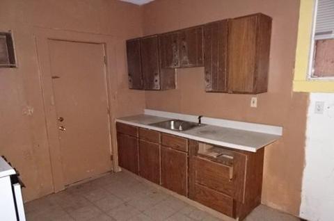 47 Grant St, Springfield, MA 01109 photo 4