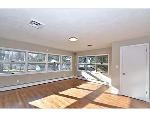 19 Greenview Rd, Stoneham, MA 02180 photo 5