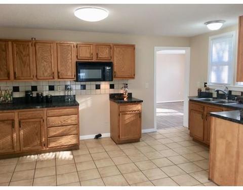 81 Maple St, Chicopee, MA 01020 photo 3