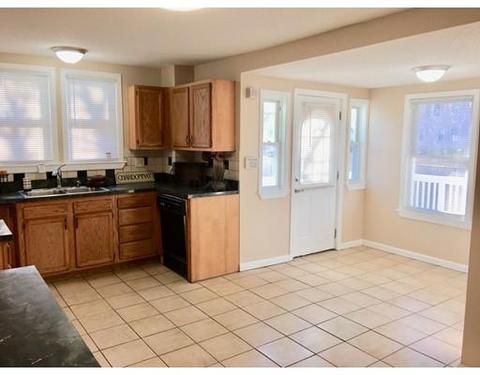 81 Maple St, Chicopee, MA 01020 photo 5