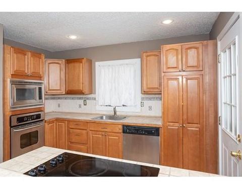 46 Pheland St, Springfield, MA 01109 photo 10