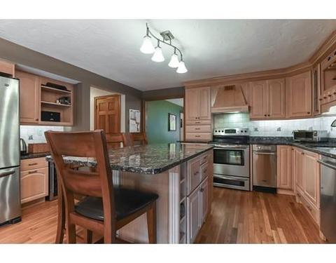 15 Thayer St, Upton, MA 01568 photo 3