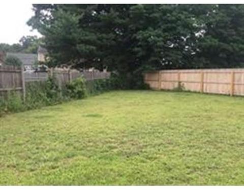 21 Putnam Cir, Springfield, MA 01104 photo 3