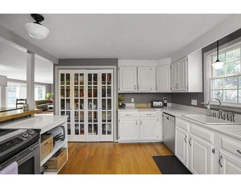3 Berkley Cir, Hingham, MA 02043 photo 5