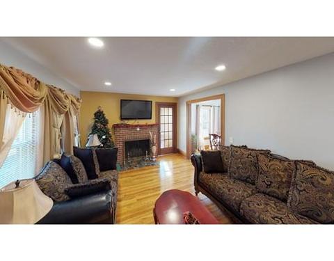 112 Leavitt St, Springfield, MA 01109 photo 2