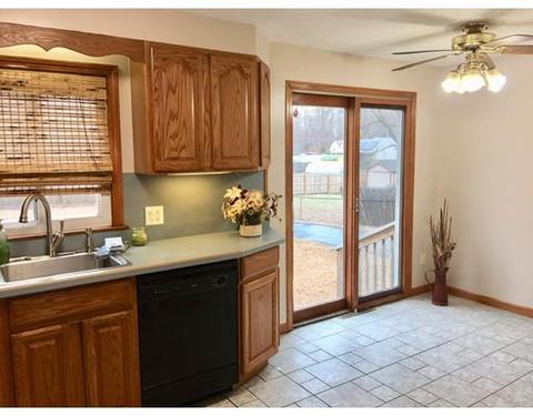 128 W Canton Cir, Springfield, MA 01104 photo 4