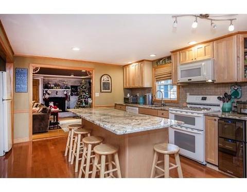 115 Sylvan St, Danvers, MA 01923 photo 5