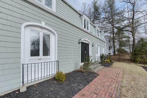 75 Barry Rd, Worcester, MA 01609 photo 2