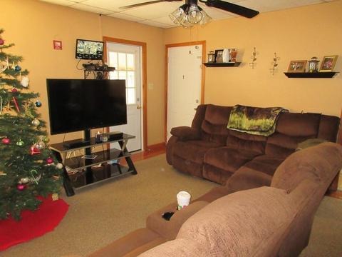 76 Howe St, Fall River, MA 02724 photo 4