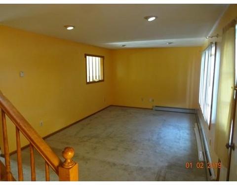 8 Fourth St, Worcester, MA 01602 photo 3