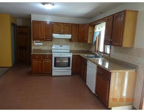 8 Fourth St, Worcester, MA 01602 photo 2