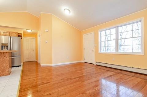 14 Blake St, Worcester, MA 01604 photo 9