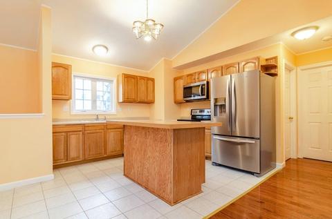 14 Blake St, Worcester, MA 01604 photo 2