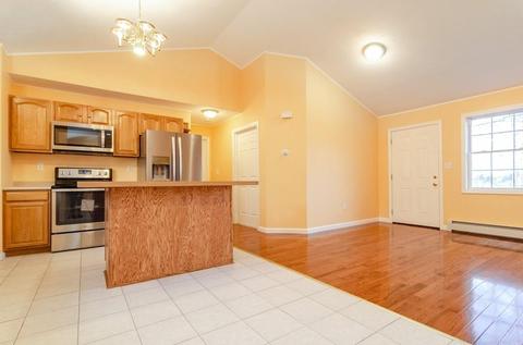 14 Blake St, Worcester, MA 01604 photo 4