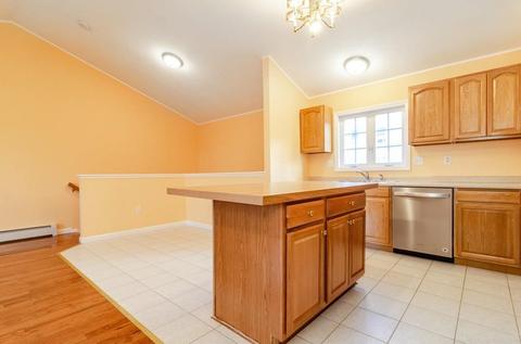 14 Blake St, Worcester, MA 01604 photo 5