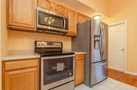 14 Blake St, Worcester, MA 01604 photo 3