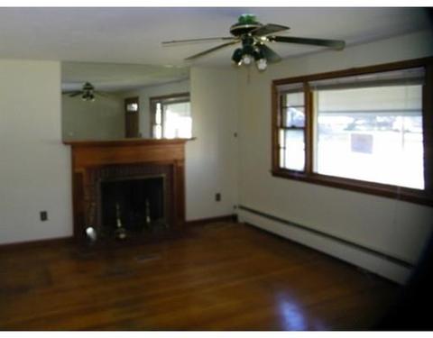 133 Oak St, Springfield, MA 01151 photo 3