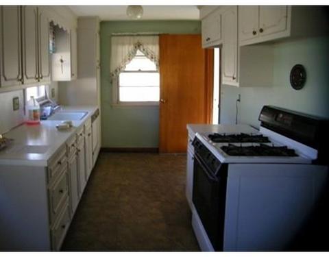 133 Oak St, Springfield, MA 01151 photo 2