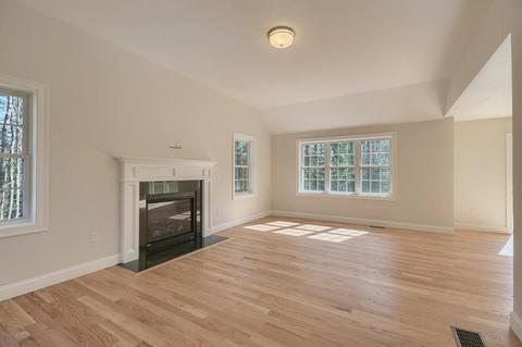 18 Chapman St, Dunstable, MA 01827 photo 4