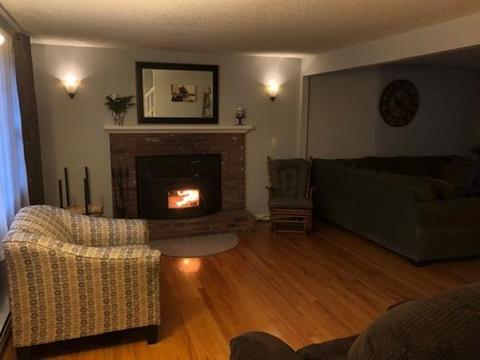 28 Pomeroy St, Easthampton, MA 01027 photo 3
