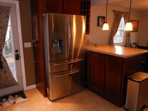 28 Pomeroy St, Easthampton, MA 01027 photo 4