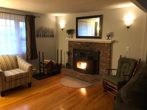 28 Pomeroy St, Easthampton, MA 01027 photo 2