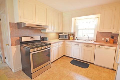 97 Overlook Dr, Springfield, MA 01118 photo 12