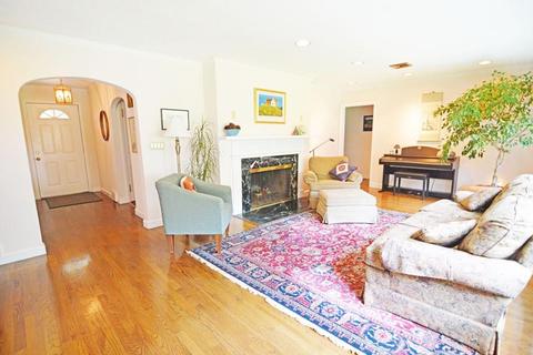 97 Overlook Dr, Springfield, MA 01118 photo 4