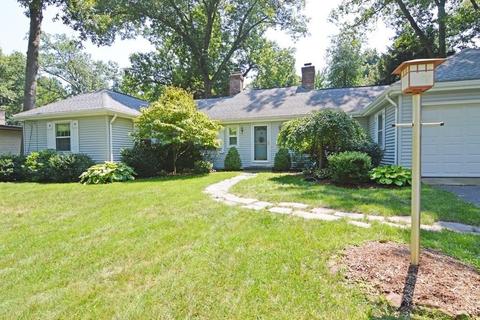 97 Overlook Dr, Springfield, MA 01118 photo 2