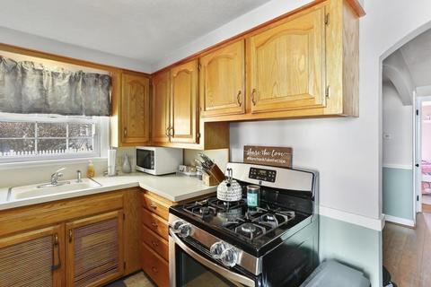 37 Gillette Cir, Springfield, MA 01118 photo 4