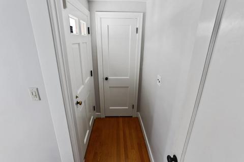 37 Gillette Cir, Springfield, MA 01118 photo 2