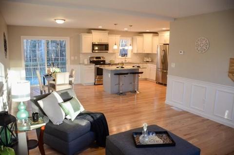 47 Oakwood Ter, Springfield, MA 01109 photo 4