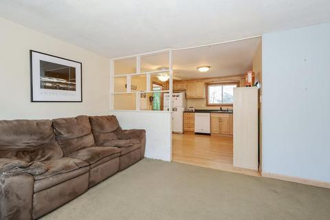 27 Lincoln St, Maynard, MA 01754 photo 5