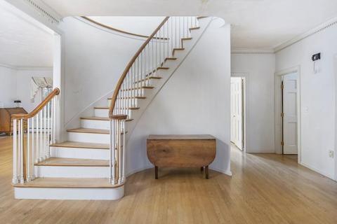 32 Cranmore Rd, Wellesley, MA 02481 photo 2